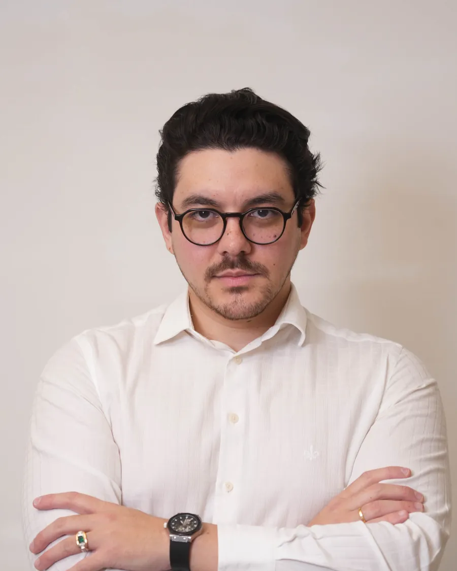 Dr. Rodrigo F. Muller de braços cruzados